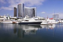 Boats docked near city of San Diego, USA — Stock Photo