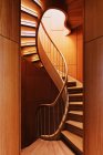 Escadaria espiral abstrata da casa em Dallas, Texas, EUA — Fotografia de Stock