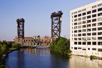 Canal street and railroad lift bridge over Chicago River, Chicago, EUA — Fotografia de Stock
