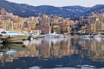 Porto cittadino all'alba con yacht e barche, Monte Carlo, Monaco — Foto stock
