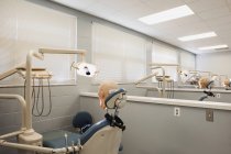 Interno di camera in scuola dentale — Foto stock