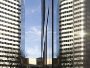 Edifícios de escritórios modernos de arranha-céus com reflexão da luz solar em Denver, EUA — Fotografia de Stock