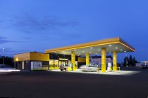 Moderne Tankstelle in Tartu, Estland — Stockfoto