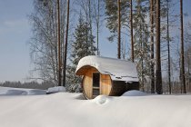 Round barrel sauna in snow, Valga County, Estonia — Stock Photo
