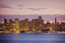 Skyline di San Francisco con luci della città di notte, California, Stati Uniti — Foto stock