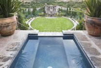Dekorativer pool auf der casa luna ranch, san miguel de allende, mexiko — Stockfoto