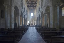 Abbazia di Sant Antimo abbey interior with alter, Tuscany, Italy — Stock Photo