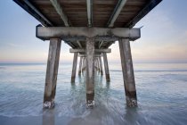 Low angle view of Naples pier at dawn, Gulf of Mexico, Florida, USA — Stock Photo