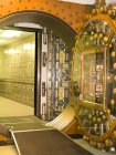 Vault door leading to safety deposit boxes in commercial bank building interior, Chicago, Illinois, USA — Stock Photo