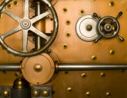 Tumbler on vault door in commercial bank building interior, Chicago, Illinois, USA — Stock Photo