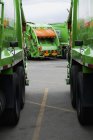 Frota de caminhões de lixo em estacionamento em Seattle, EUA — Fotografia de Stock