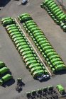 Grüne Müllwagen auf dem Parkplatz in Seattle, USA — Stockfoto