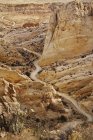 Straße durch Felsen der zerklüfteten Wüste, Capitol Reef Nationalpark, utah, USA — Stockfoto