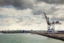 Crane at port under dramatic cloudy sky, Dunkirk, France — Stock Photo