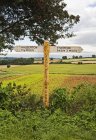 Panneau en bois à la campagne dans le Devon, Angleterre, Grande-Bretagne, Europe — Photo de stock