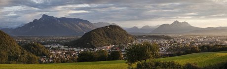 Mountain town of Salzburg at dusk, Austria, Europe — Stock Photo