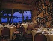 Restaurant interior with native american ornaments, Seattle, Washington, USA — Stock Photo