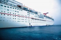Side of cruise ship, George Town, Gran Caimán, Islas Caimán - foto de stock