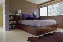 Элитная спальня в Сиэтле, Вашингтон, США — стоковое фото