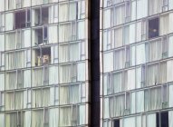 Hochhaus Hotelbau Fenster, Vollrahmen, New York City, New York, Vereinigte Staaten — Stockfoto