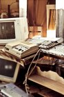 Computadores antigos em armazenamento em Joshua Tree, California, USA — Fotografia de Stock