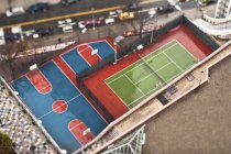 Basketball- und Tennisplätze, New York City, New York, USA — Stockfoto