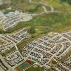 Comunidade suburbana em San Mateo County, Califórnia, EUA — Fotografia de Stock
