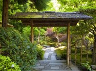 Japanese garden with wooden arbor in Portland, USA — Stock Photo