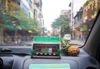 Vista strada da interni taxi, Hanoi, Vietnam, Asia — Foto stock