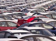 New cars in parking lot in Portland, Oregon, USA — Stock Photo