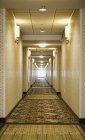 Corredor do hotel com retroiluminação, Richmond, Virgínia, EUA — Fotografia de Stock