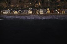 Пляжні будиночки на узбережжі Каліфорнії поблизу Малібу в Каліфорнії, США — стокове фото