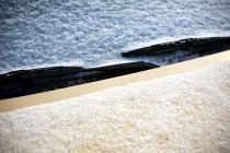 Крупний план снігу на лобовому склі автомобіля в Сіетлі, штат Вашингтон, США — стокове фото