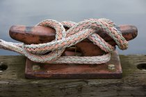 Close-up of rope tied to cleat in Seattle, Washington, USA — Stock Photo