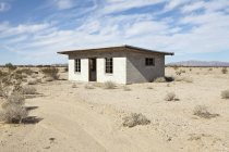 Edifício abandonado no deserto, Twentynine Palms, Califórnia, EUA — Fotografia de Stock