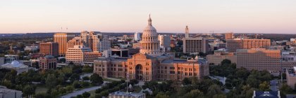 Texas state capitol in cityscape of Austin, Texas, USA — Stock Photo