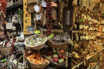 Delicias italianas de mercado en Macelleria en Italia, Europa - foto de stock