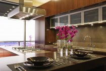 Modern kitchen in luxury apartment in Dallas, Texas, USA — Stock Photo