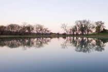 Grande lagoa no parque de McKinney, Texas, EUA — Fotografia de Stock