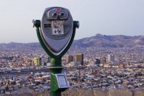 Coin-operated binoculars and skyline of El Paso city, Texas — Stock Photo