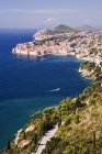 Vista costera del casco antiguo de Dubrovnik, Croacia - foto de stock