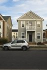 New construction houses on street with vehicle, Norfolk, Virginia, USA — Stock Photo