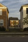 Séparation entre maisons de campagne, Norfolk, Virginie, USA — Photo de stock