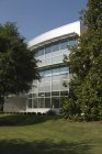 Modern office building in trees foliage, Norfolk, Virginia, USA — Stock Photo