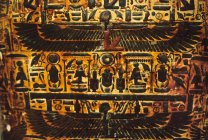 Саркофаг Зовнішній вигляд з ієрогліфами, повна рамка, крупним планом — стокове фото