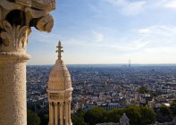 Vista aérea de los edificios del centro de París y la catedral, Francia - foto de stock