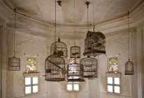 Empty bird cages in City Palace, Udaipur, Rajastan, India, Asia — Stock Photo