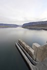 Massa de água na barragem hidrelétrica, Vantage, Washington, EUA — Fotografia de Stock