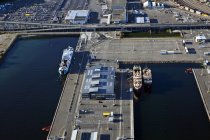 Puerto comercial en Seattle, Washington, EE.UU. - foto de stock