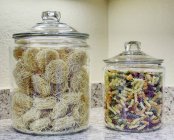 Jars of pasta on kitchen counter, close-up — Stock Photo
